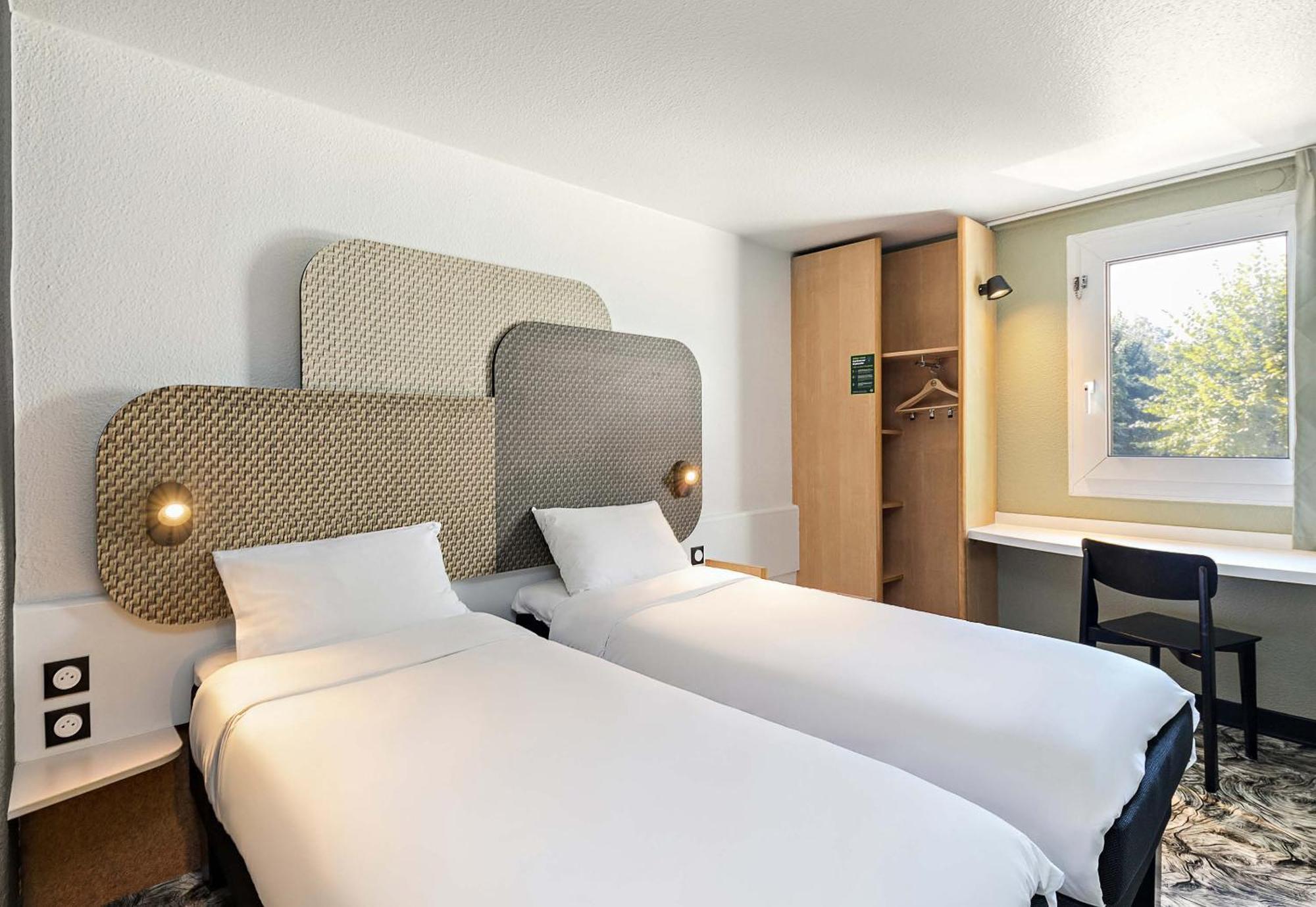 Twin Room,1583671104:JPEG